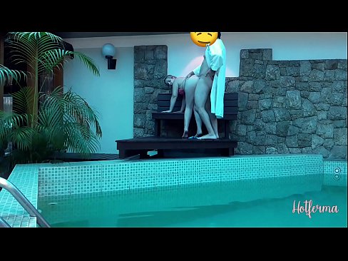 ❤️ El cap convida la criada a la piscina, però no va poder resistir-se a una calor ❤❌ Només porno al ca.com-porn-zog.ru ❌
