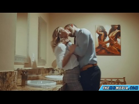 ❤️ Quan una rossa tetona et sedueix en un lavabo públic ❤❌ Només porno al ca.com-porn-zog.ru ❌